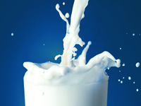 Bei Laktoseintoleranz kann eine Nahrungsergänzung sinnvoll sein, um Mangelerscheinungen auszugleichen.