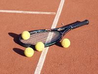 Je nach Trainingsintensität sollte der Kohlenhydratanteil bei Tennisspielern höher liegen, so dass der Körper nicht auf körpereigene Reserven zurückgreifen muss und sogar Muskelmasse abbaut.